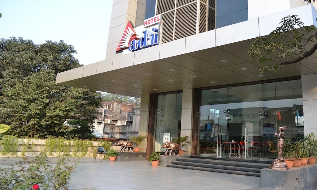 Hotel Adi Nagpur Exteriör bild