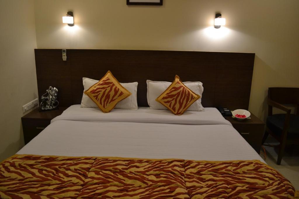 Hotel Adi Nagpur Exteriör bild