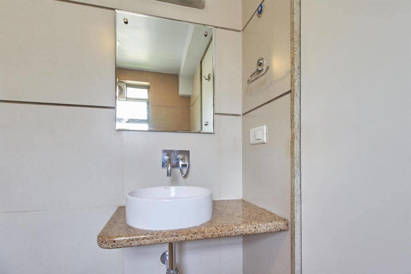 Hotel Adi Nagpur Exteriör bild